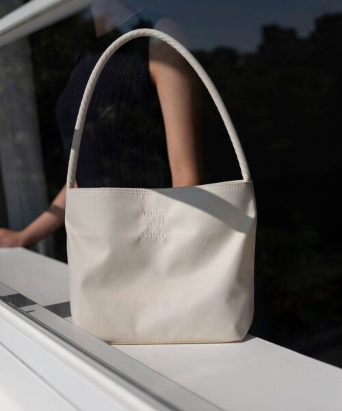 Alternative view of MUCU AND EBONY NEAREST BAG-9col