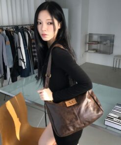Alternative view of MUCENT MERIN GOLD LINE LEATHER SHOULDER BAG-2 COLORS