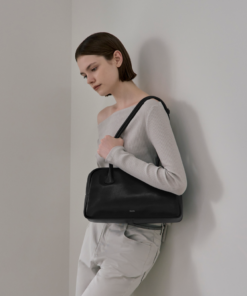 Alternative view of STAND OIL MOMO BAG LARGE-3 colors