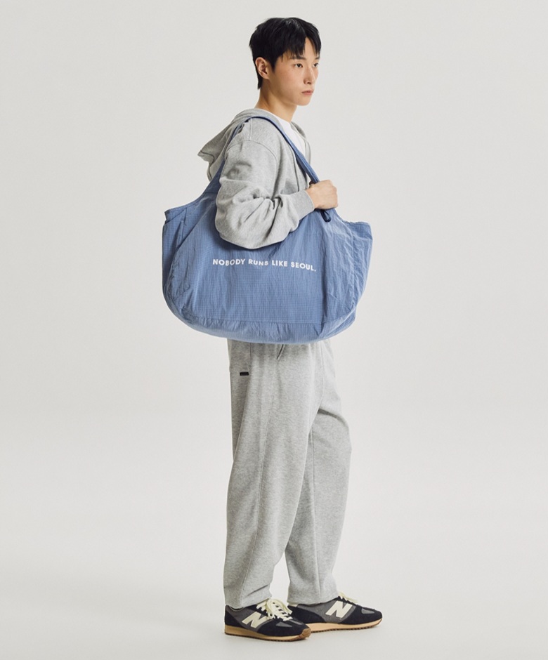 NEW BALANCE SEOUL EXCLUSIVE CARRIER BAG-3 colors - Image 5